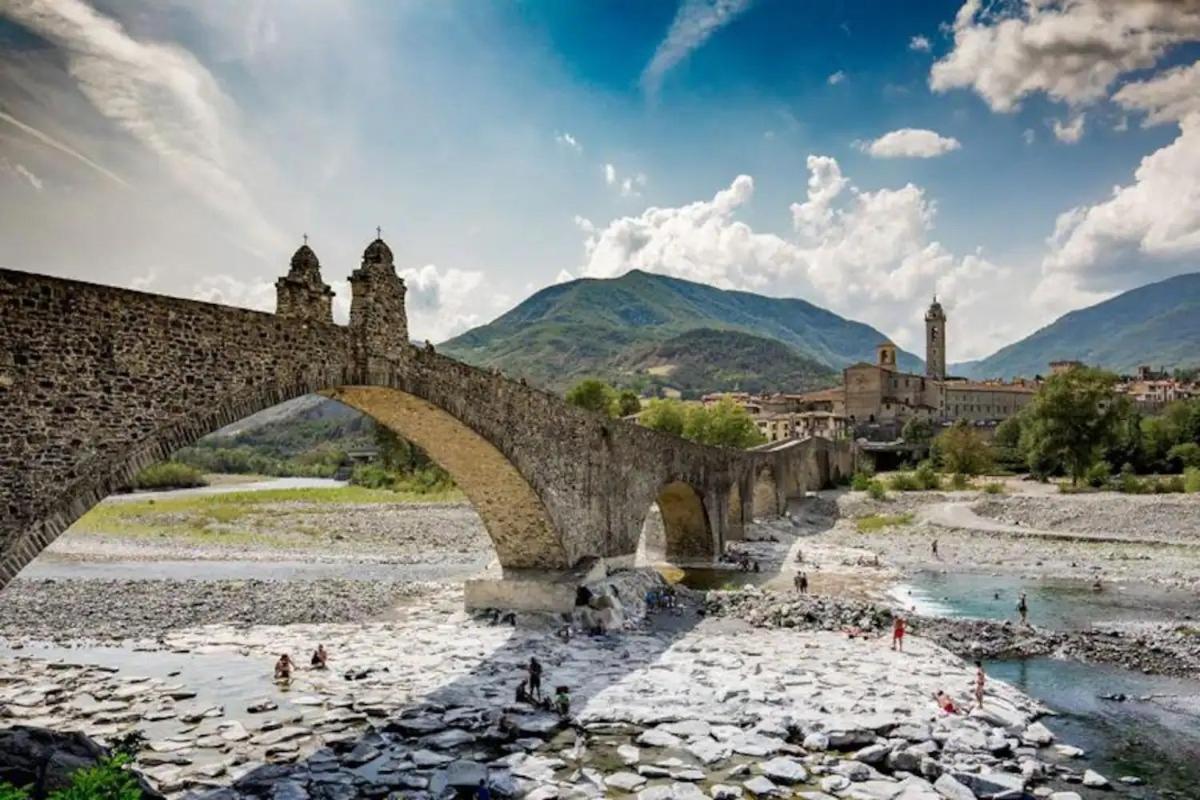 Valle  Casa Del Giglio A Cadelmonteヴィラ エクステリア 写真