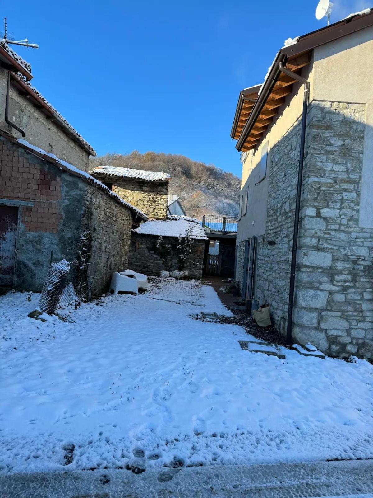 Valle  Casa Del Giglio A Cadelmonteヴィラ エクステリア 写真