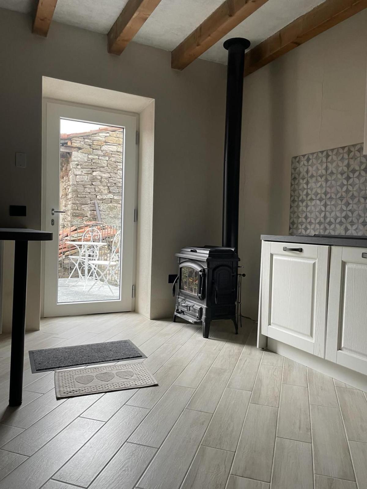 Valle  Casa Del Giglio A Cadelmonteヴィラ エクステリア 写真