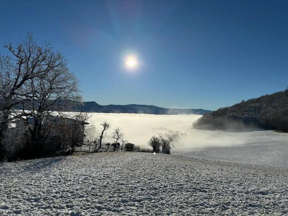 Valle  Casa Del Giglio A Cadelmonteヴィラ エクステリア 写真