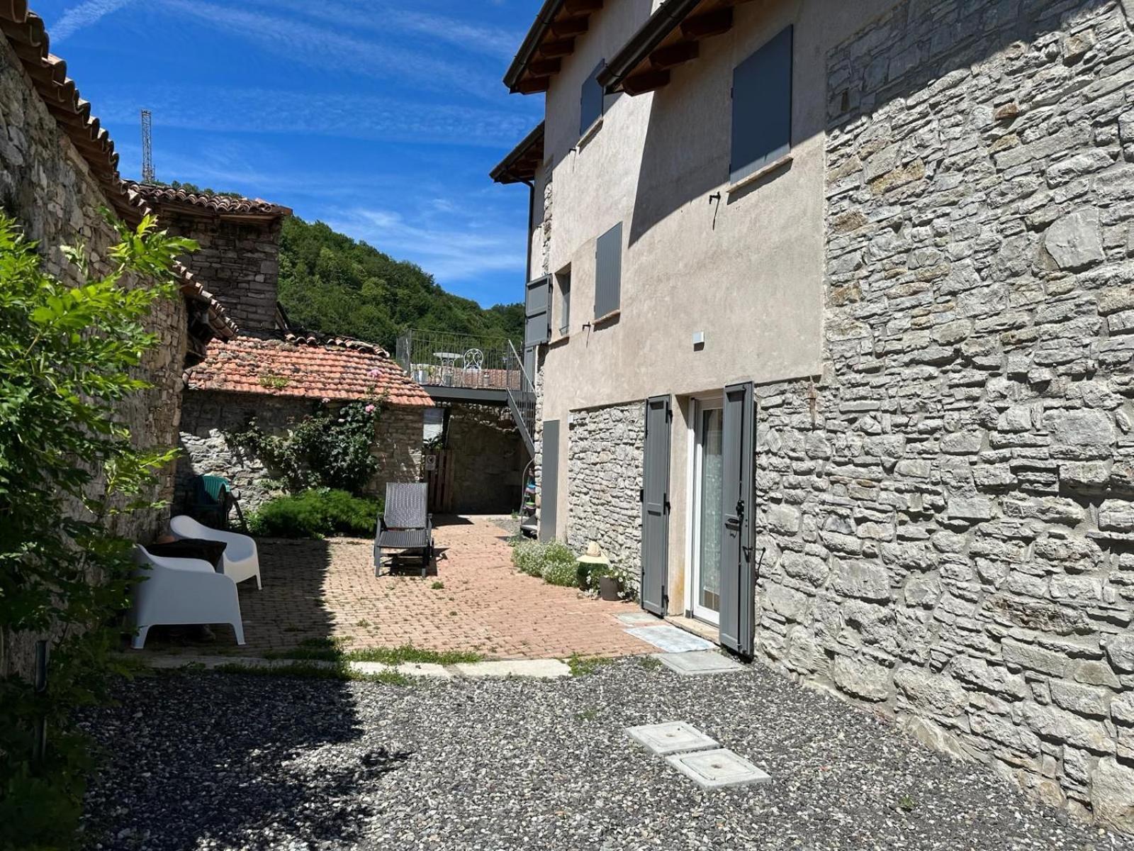 Valle  Casa Del Giglio A Cadelmonteヴィラ エクステリア 写真