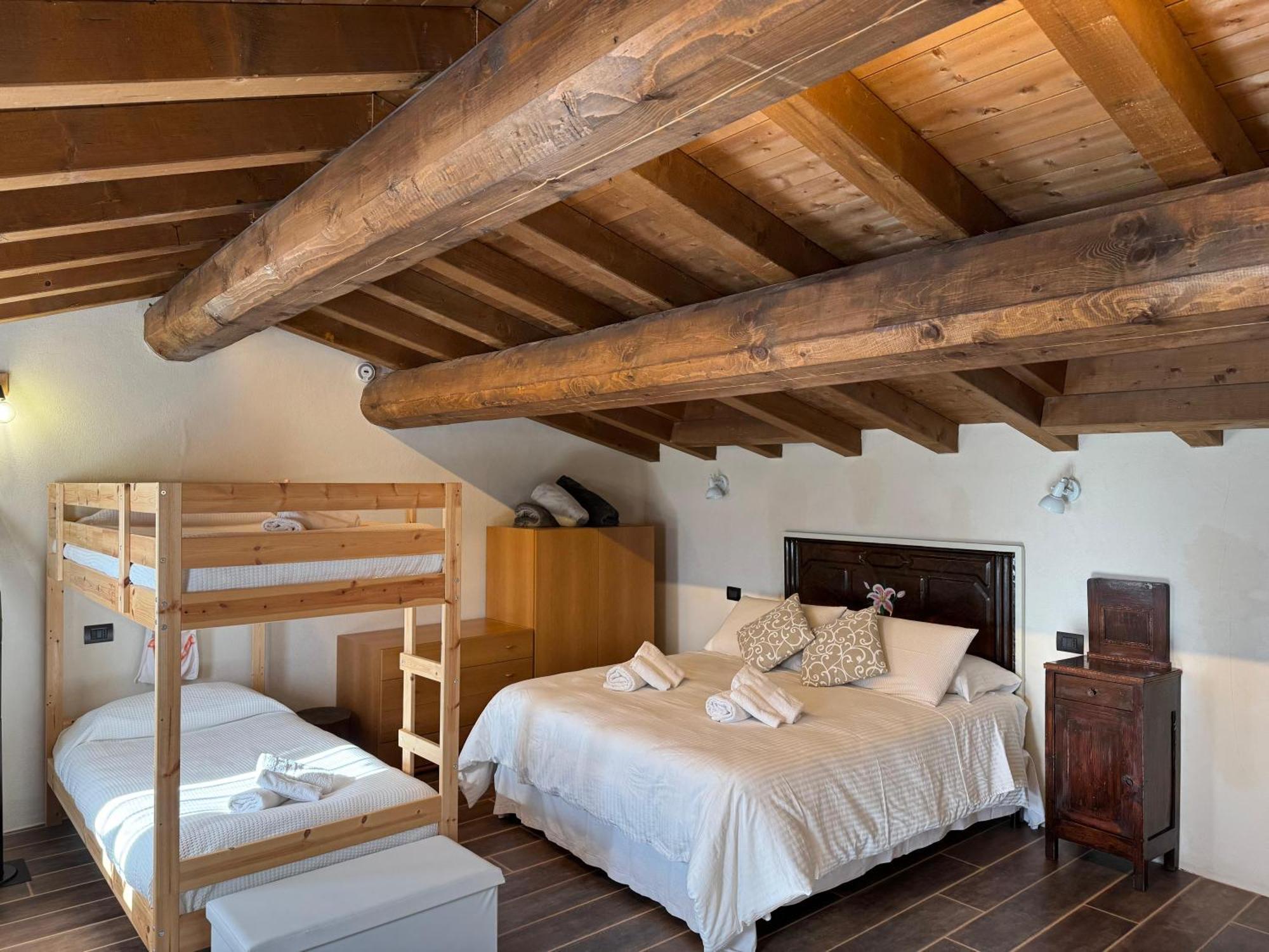 Valle  Casa Del Giglio A Cadelmonteヴィラ エクステリア 写真