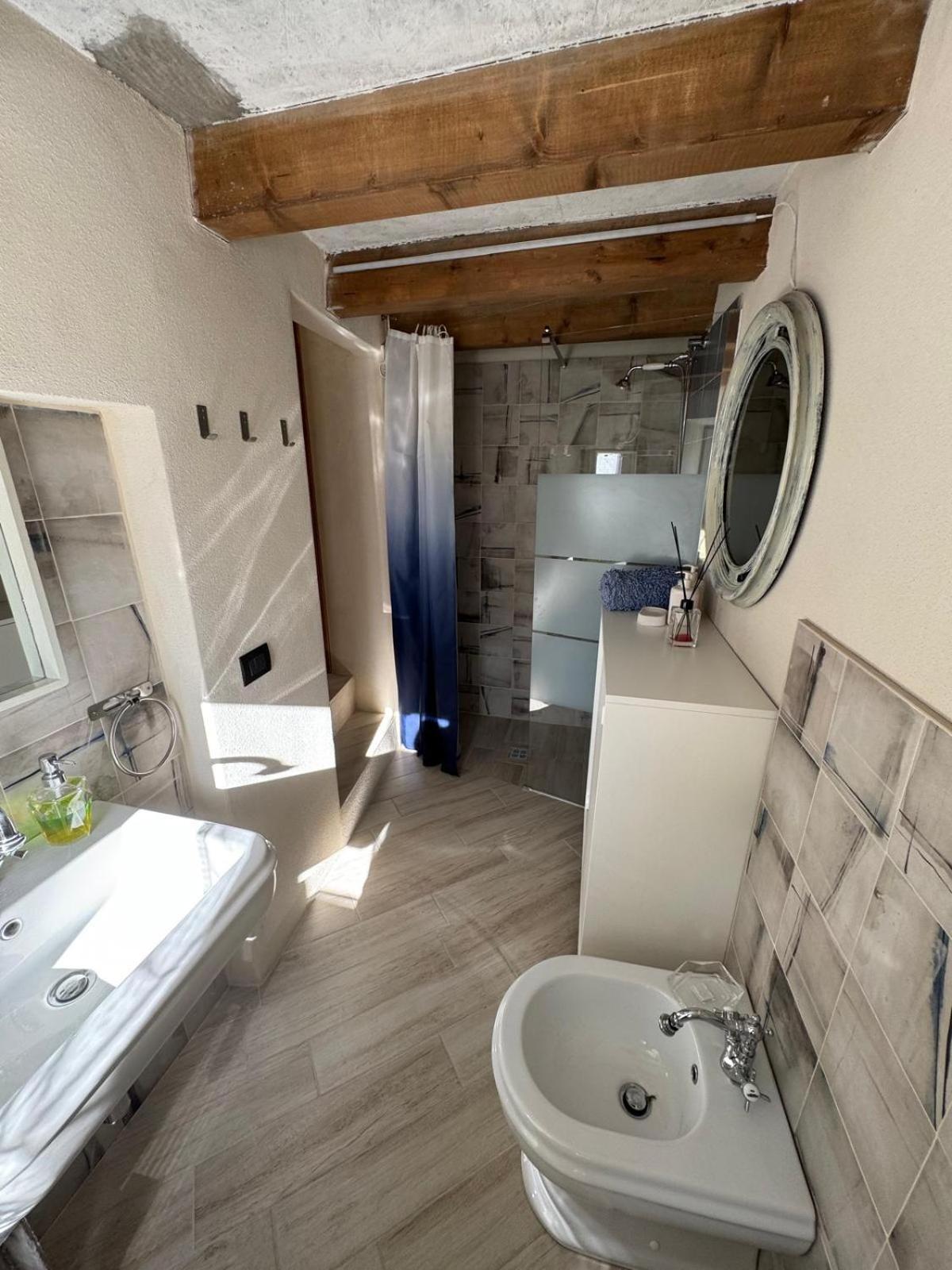 Valle  Casa Del Giglio A Cadelmonteヴィラ エクステリア 写真