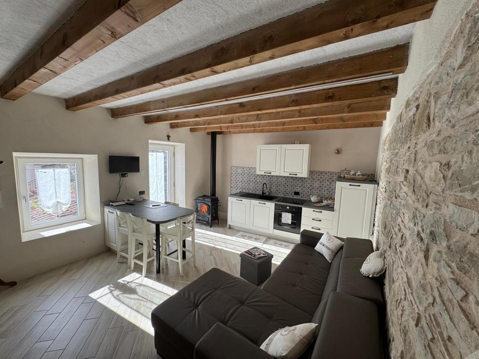 Valle  Casa Del Giglio A Cadelmonteヴィラ エクステリア 写真