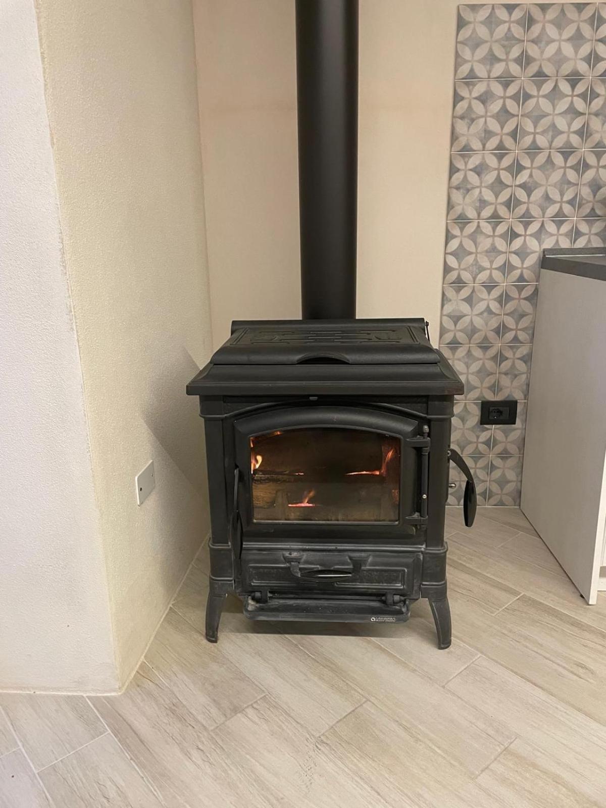 Valle  Casa Del Giglio A Cadelmonteヴィラ エクステリア 写真