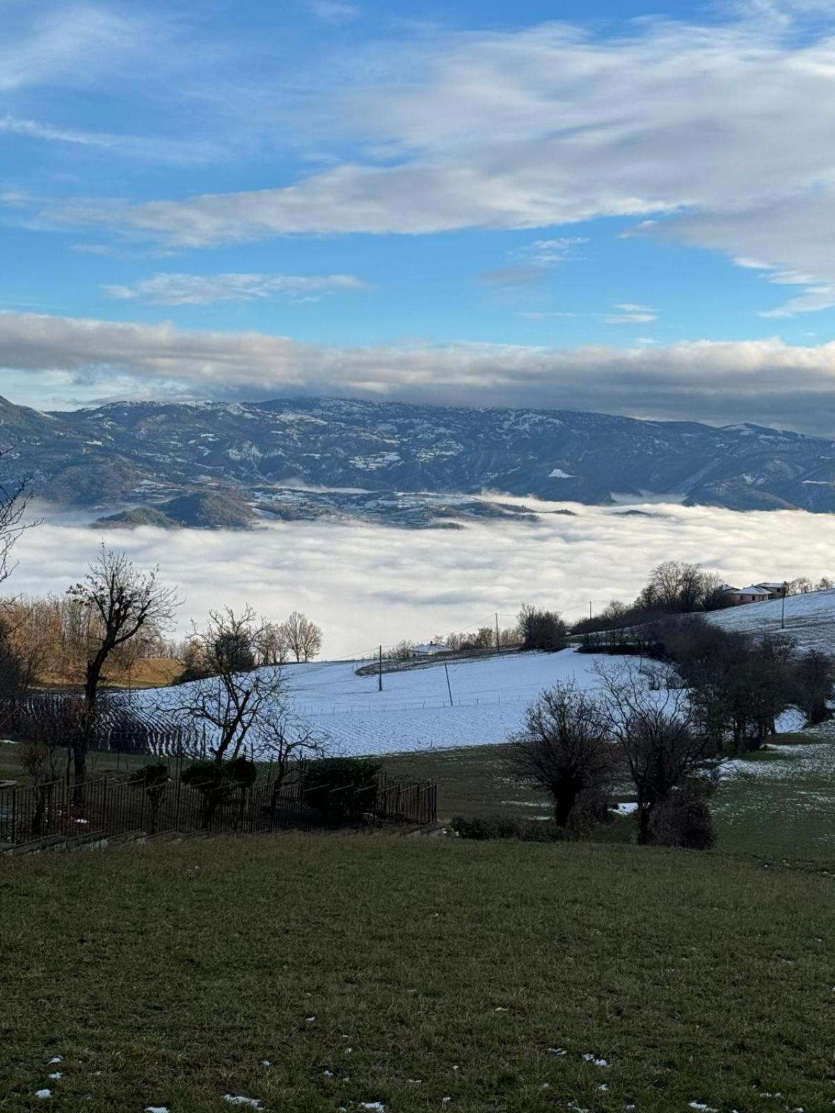 Valle  Casa Del Giglio A Cadelmonteヴィラ エクステリア 写真